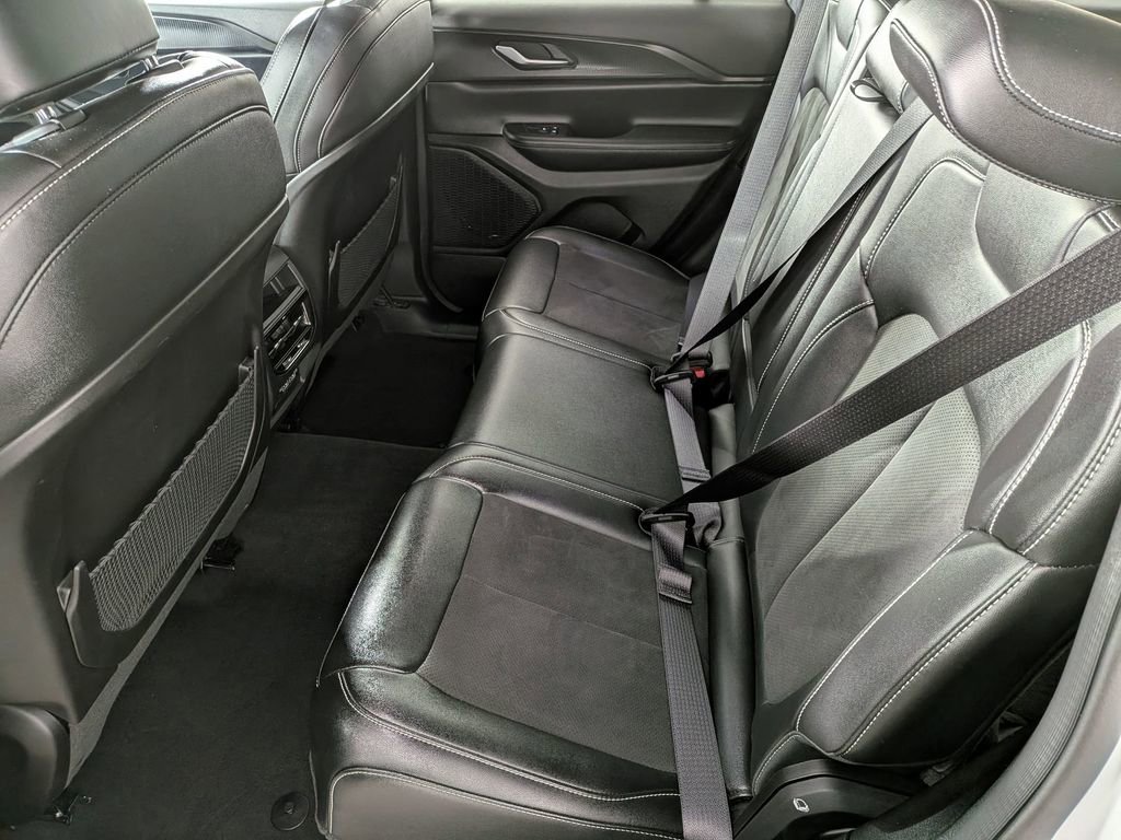 Certified 2024 Jeep Grand Cherokee Altitude image 24