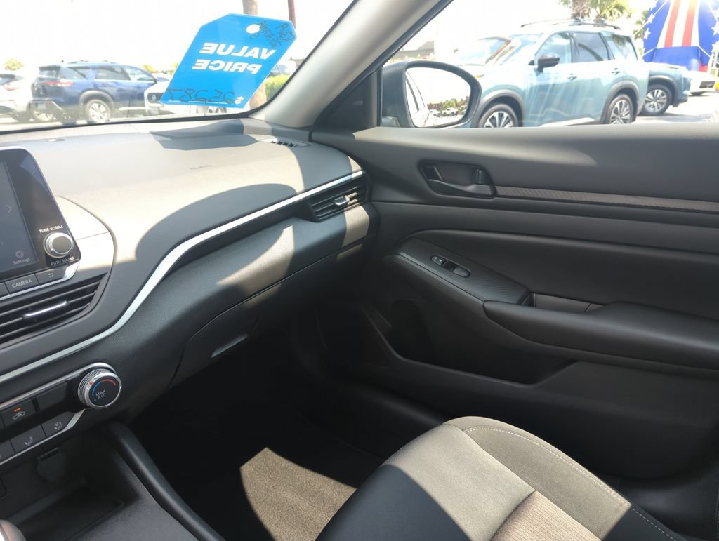 Certified 2025 Nissan Altima 2.5 S FWD image 16