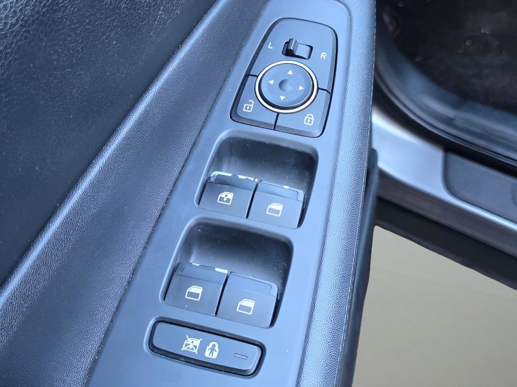 Used 2019 Hyundai Santa Fe SE w/ Cargo Package image 17