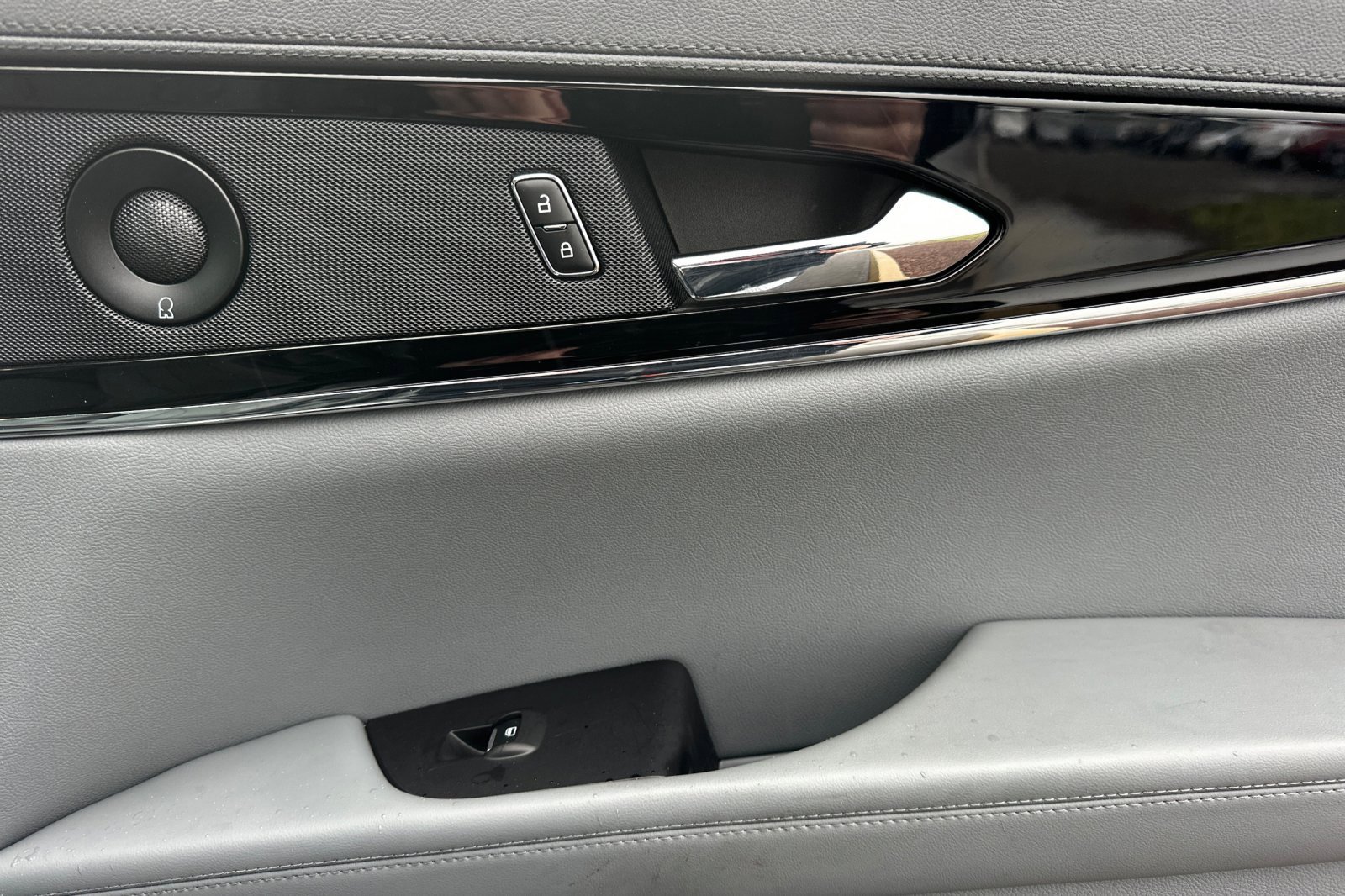 Used 2023 Lincoln Nautilus Reserve w/ Equipment Group 201A image 19