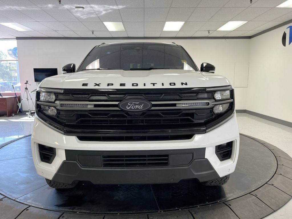 Used 2025 Ford Expedition Tremor AWD/4WD image 3