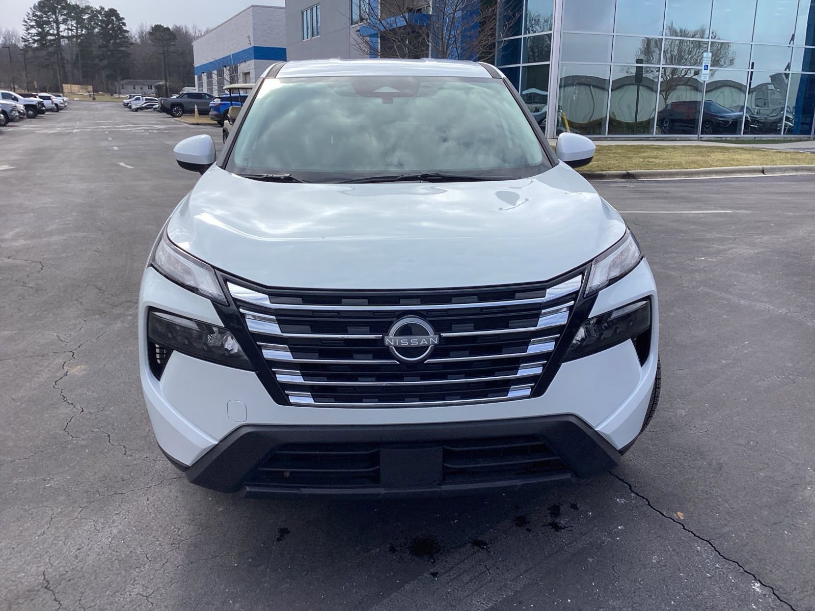 Used 2025 Nissan Rogue SV image 4