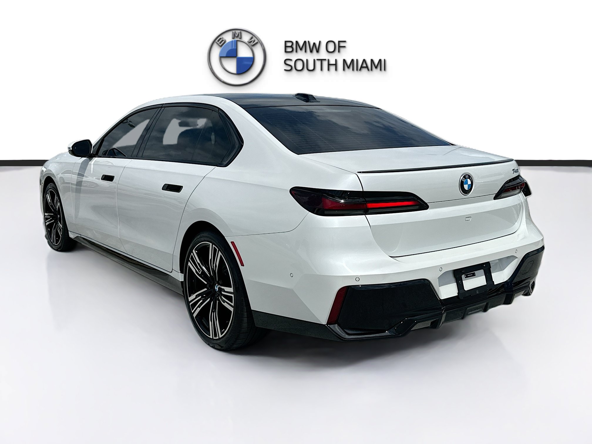 Certified 2025 BMW 740i w/ Premium Package RWD image 5