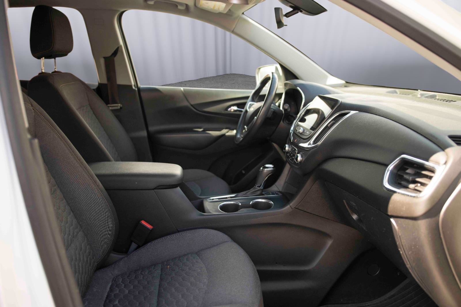 Used 2018 Chevrolet Equinox LT w/ Sun & Infotainment Package image 16
