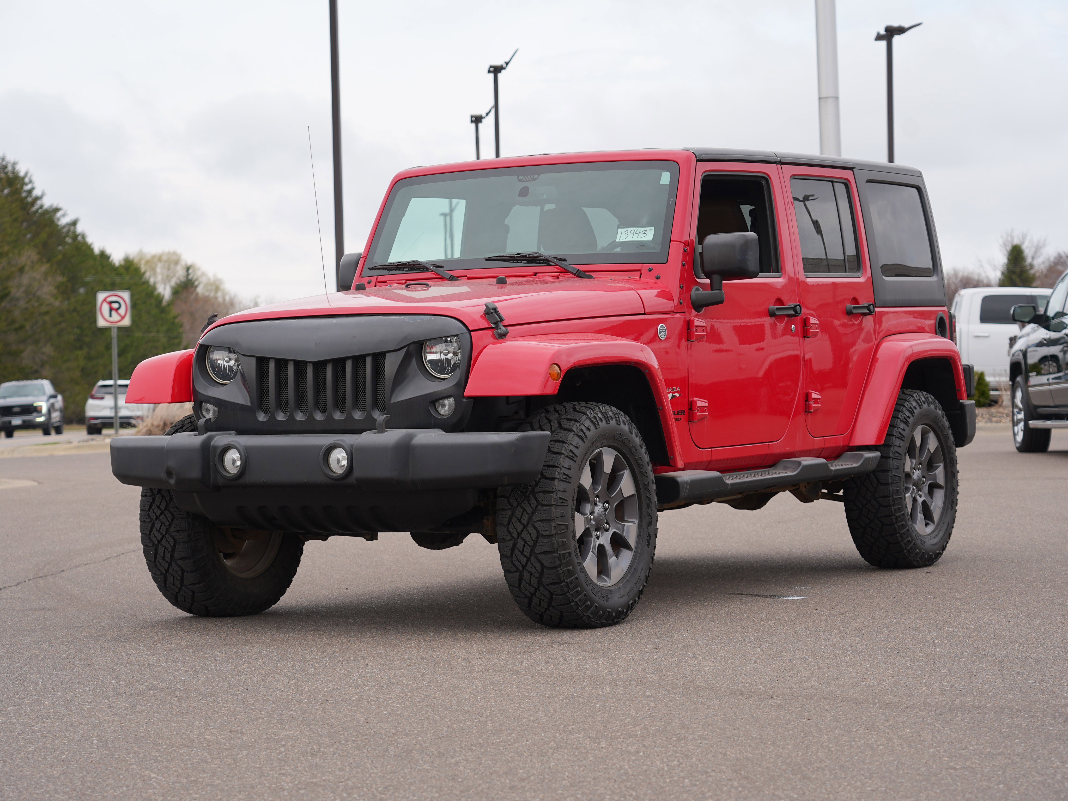 Used 2016 Jeep Wrangler Unlimited Sahara w/ Connectivity Group image 7