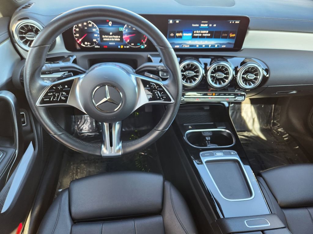 Used 2025 Mercedes-Benz CLA 250 4MATIC image 3