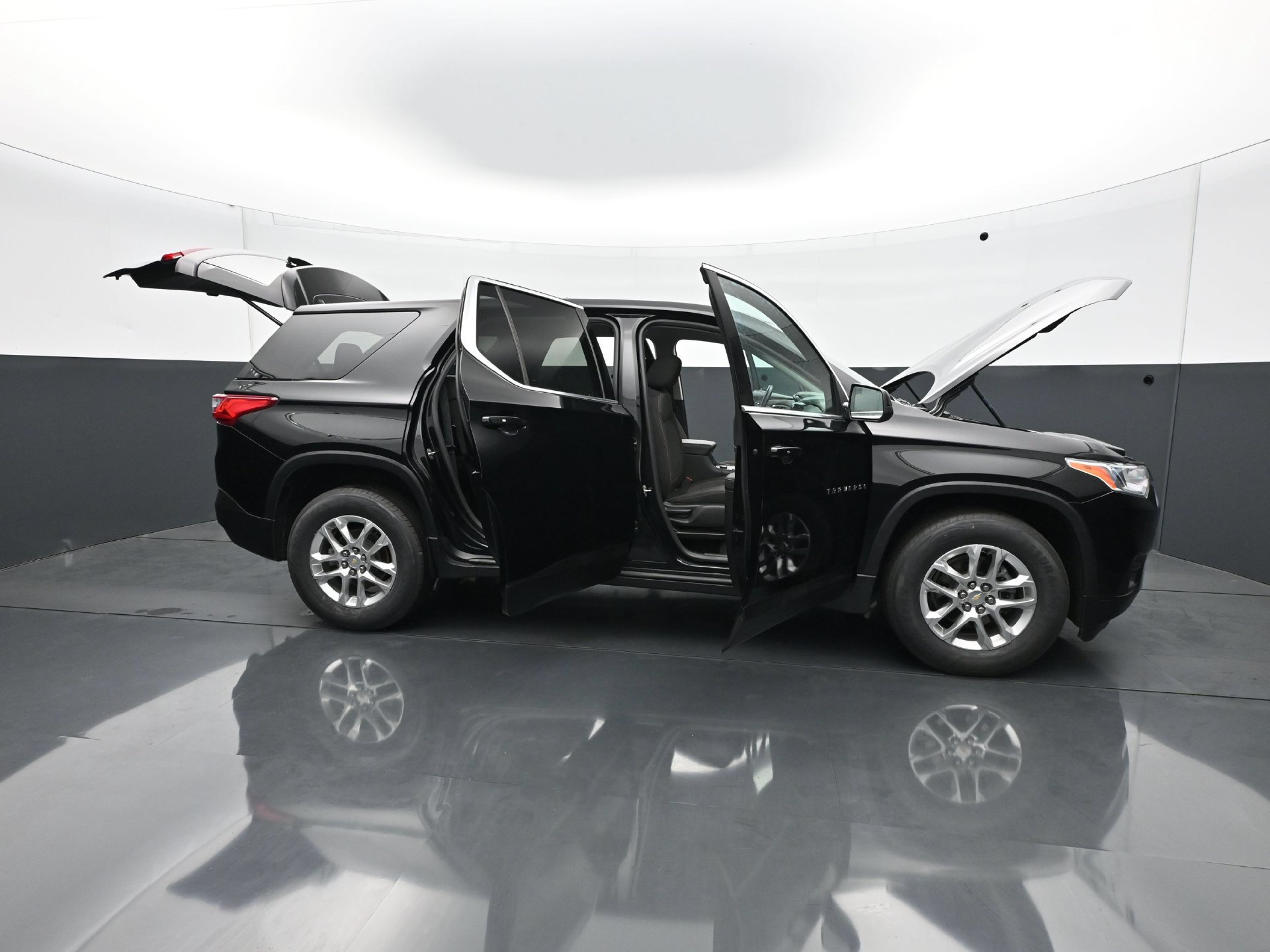 Used 2021 Chevrolet Traverse LS AWD/4WD image 34