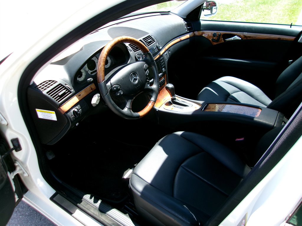 Used 2008 Mercedes-Benz E 350 4MATIC Sedan image 14