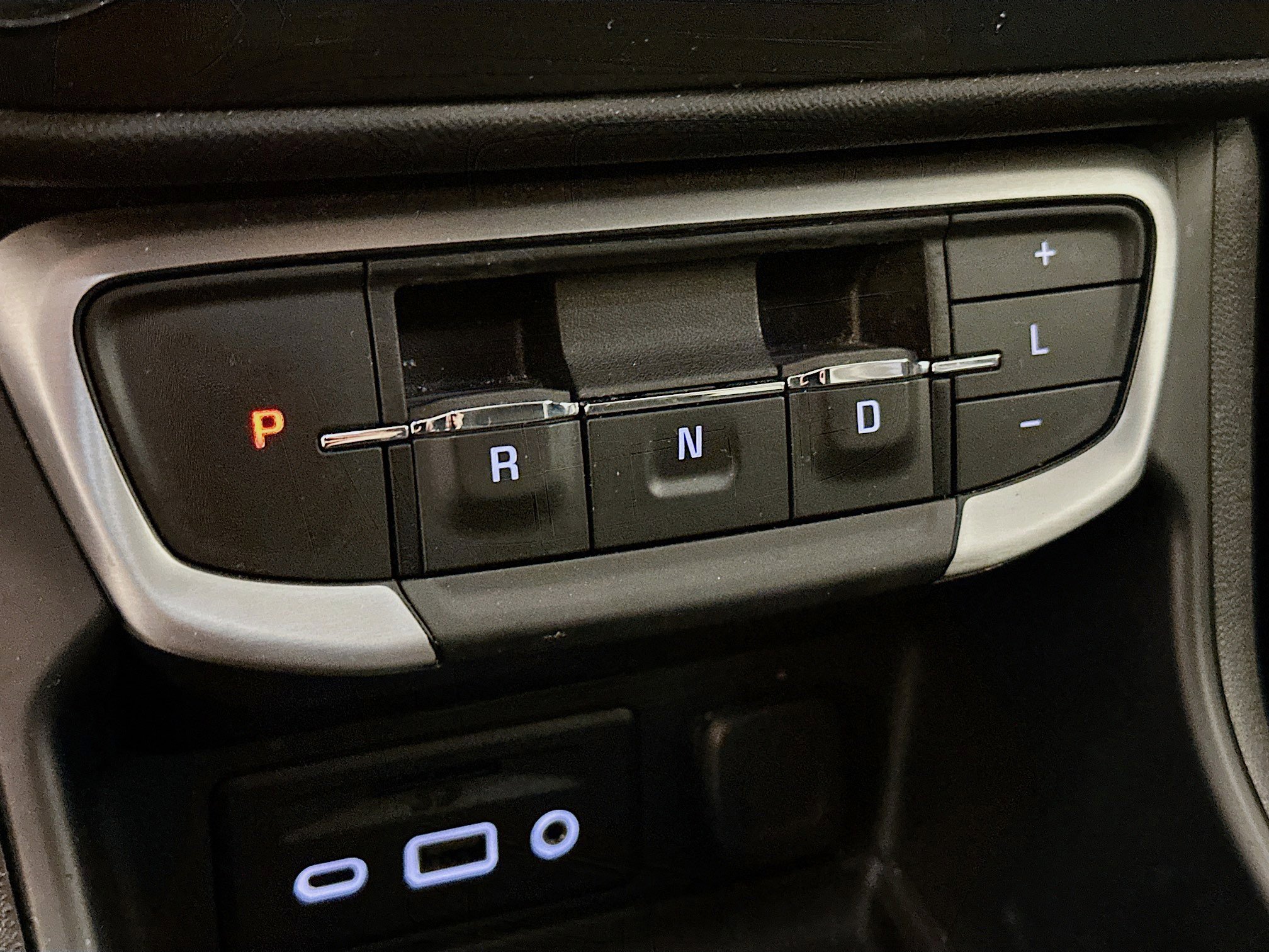 Used 2024 GMC Terrain SLT image 25