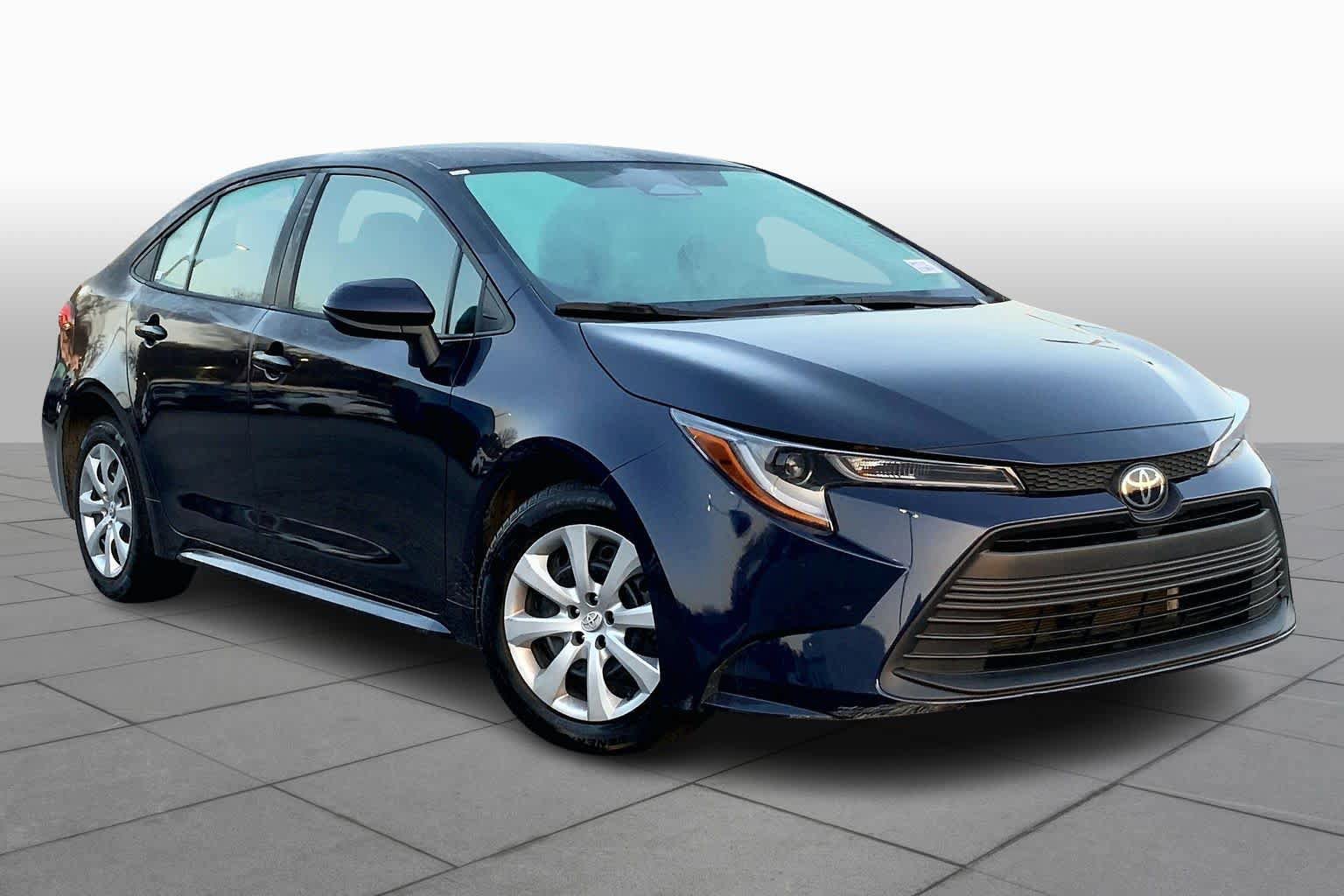 Used 2023 Toyota Corolla LE FWD image 3