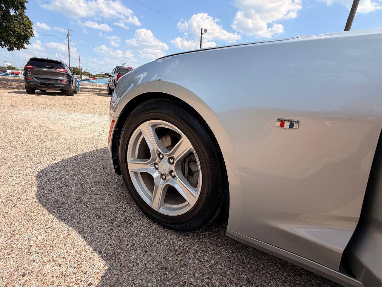 Used 2016 Chevrolet Camaro LT RWD image 20