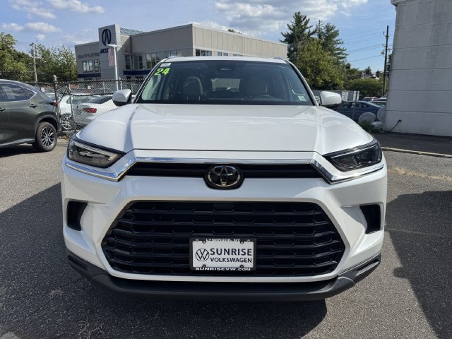 Used 2024 Toyota Grand Highlander AWD image 2