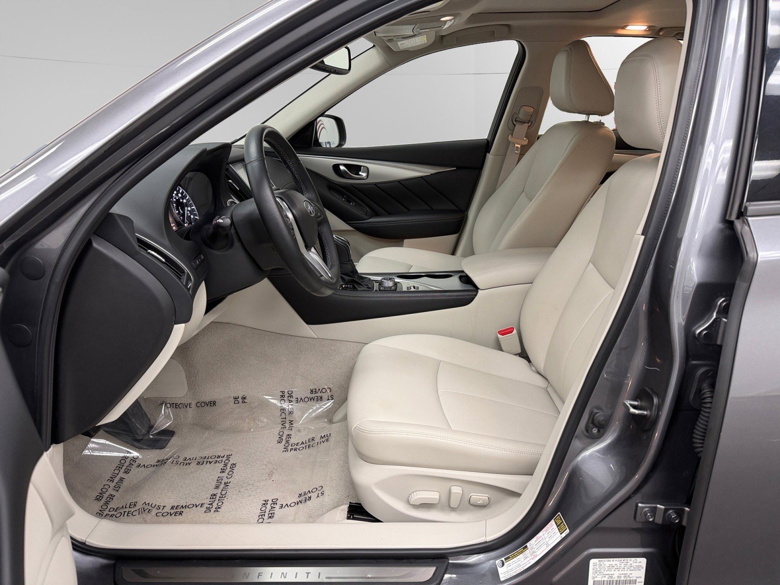 Used 2019 INFINITI Q50 Luxe w/ Essential Package (3.0T Luxe) AWD/4WD image 9