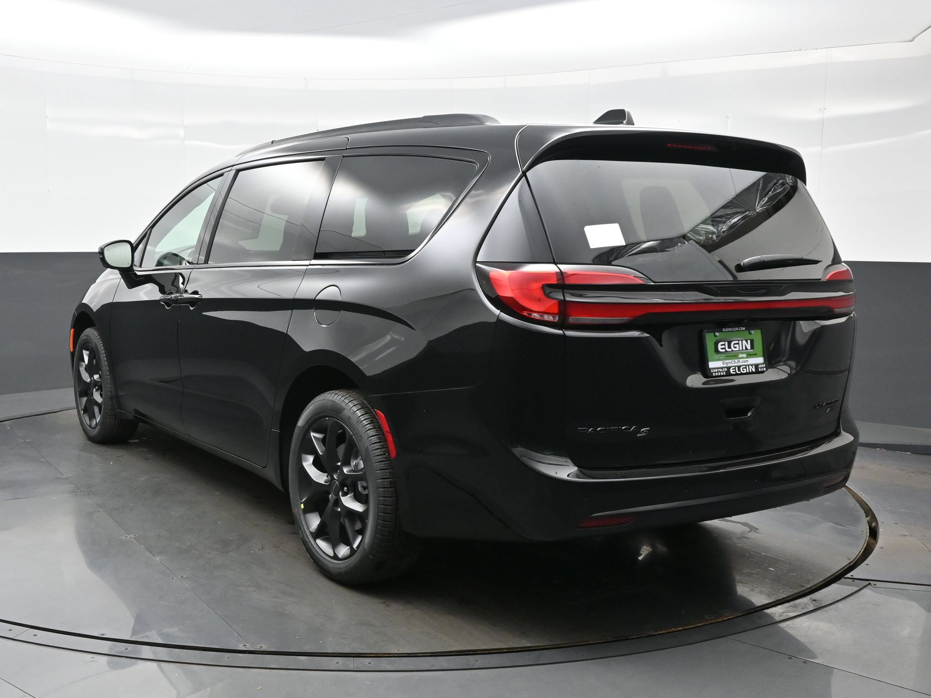 New 2027 Chrysler Pacifica Limited AWD/4WD image 5