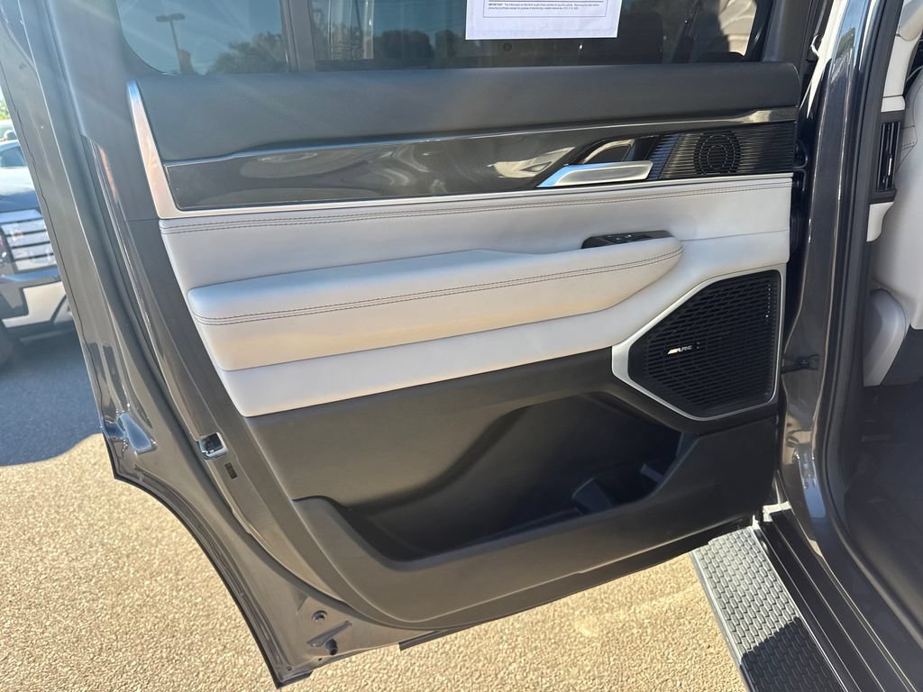 Used 2022 Jeep Wagoneer Series I AWD/4WD image 15