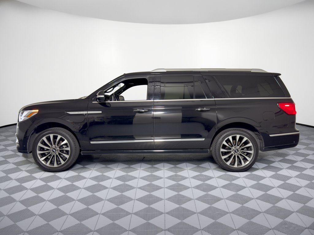 Used 2021 Lincoln Navigator L Reserve w/ Luxury Package AWD/4WD image 2