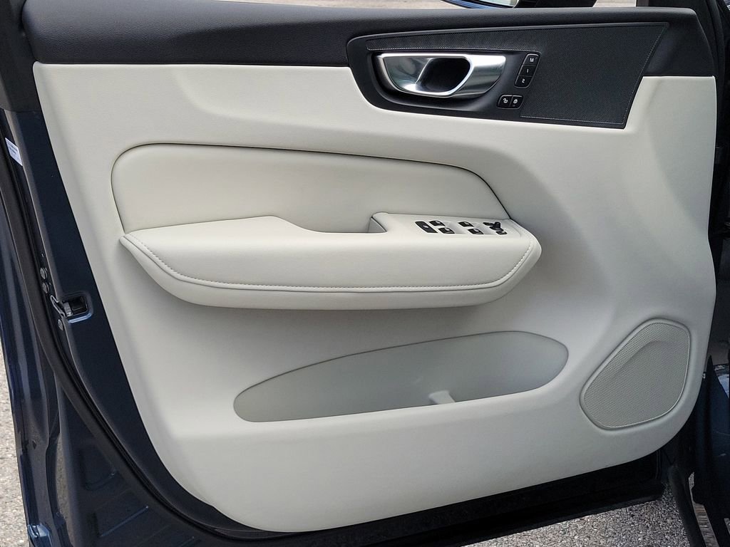 Certified 2025 Volvo XC60 T8 Core w/ Protection Package Premier AWD/4WD image 27