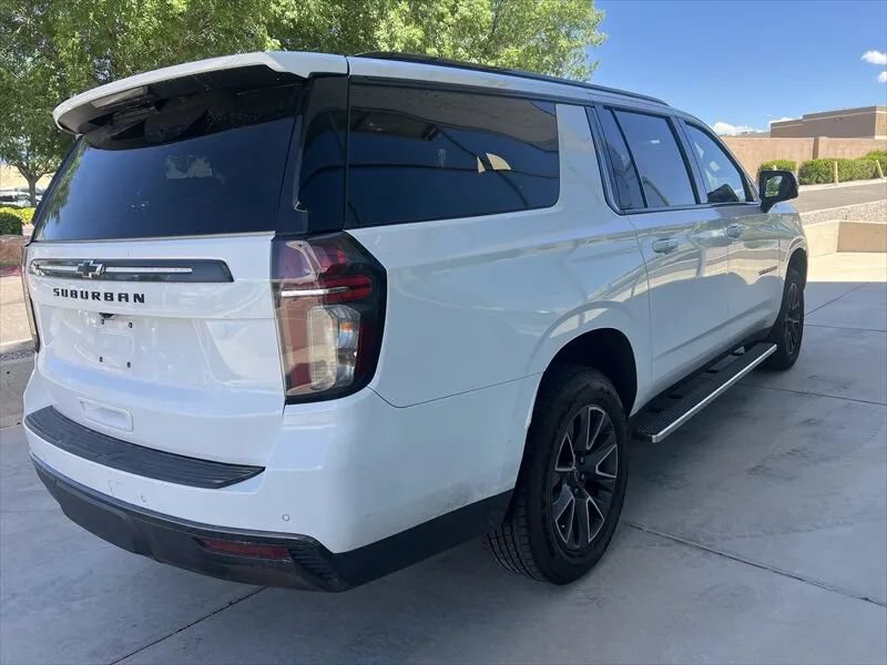 Used 2022 Chevrolet Suburban Z71 w/ Luxury Package AWD/4WD image 7