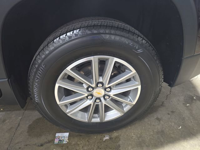 Used 2023 Chevrolet Traverse LT image 36