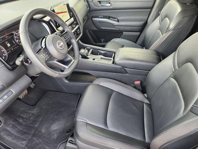 Used 2025 Nissan Pathfinder SL FWD image 4