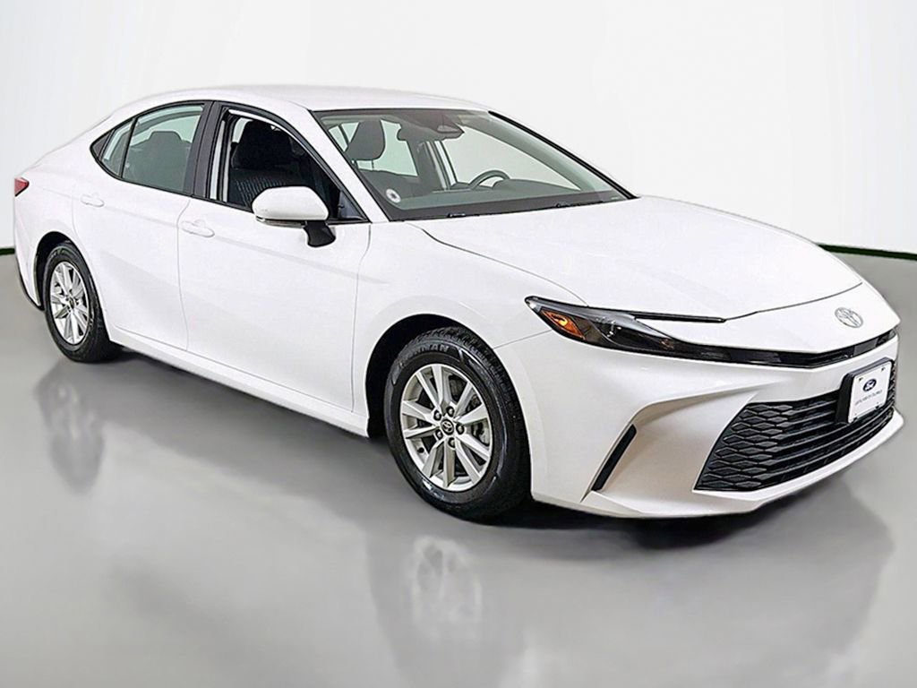 Used 2025 Toyota Camry LE image 2