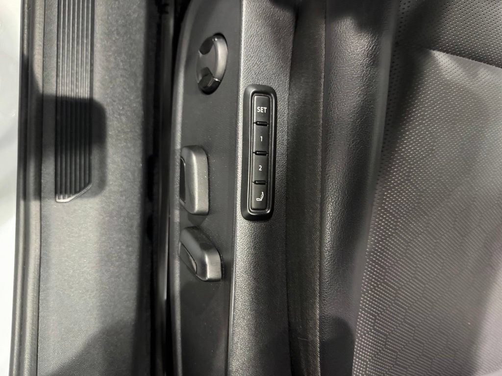 Used 2021 Volkswagen ID.4 Pro S RWD image 15