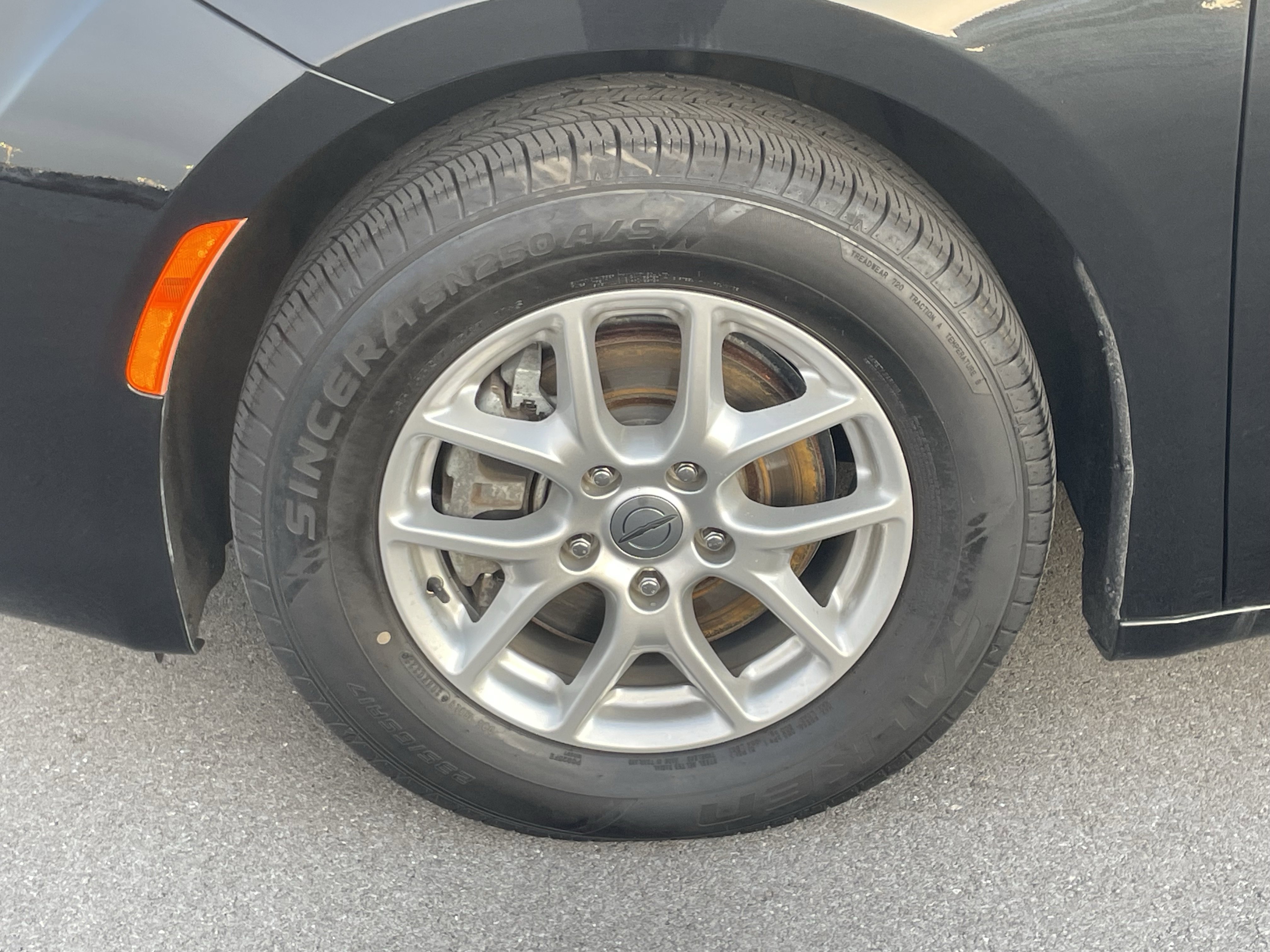 Used 2022 Chrysler Voyager LX image 11