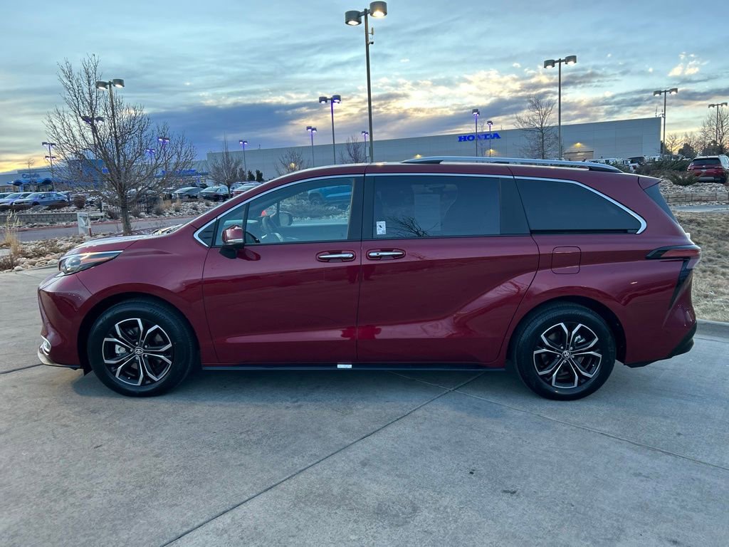 Used 2026 Toyota Sienna Platinum image 4