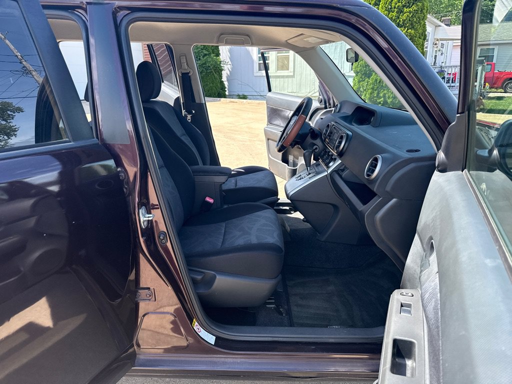 Used 2012 Scion xB FWD image 11