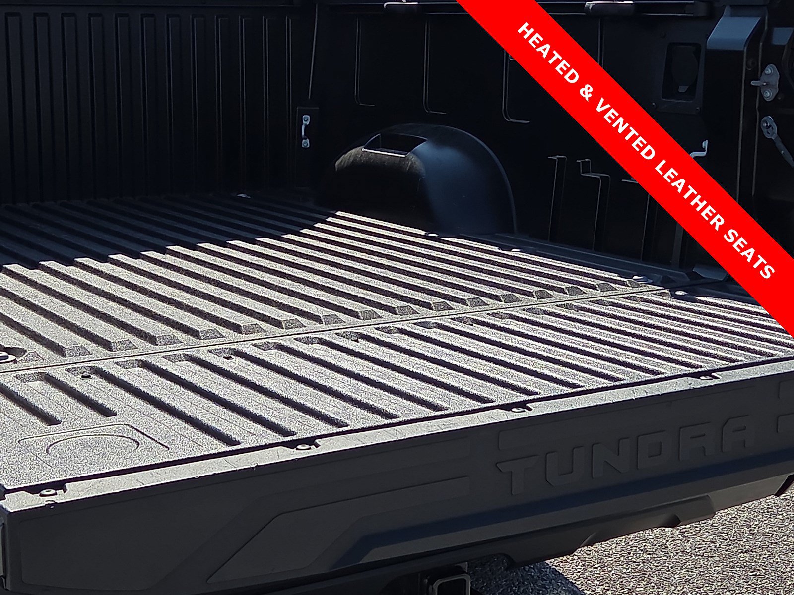 Used 2024 Toyota Tundra Platinum AWD/4WD image 9