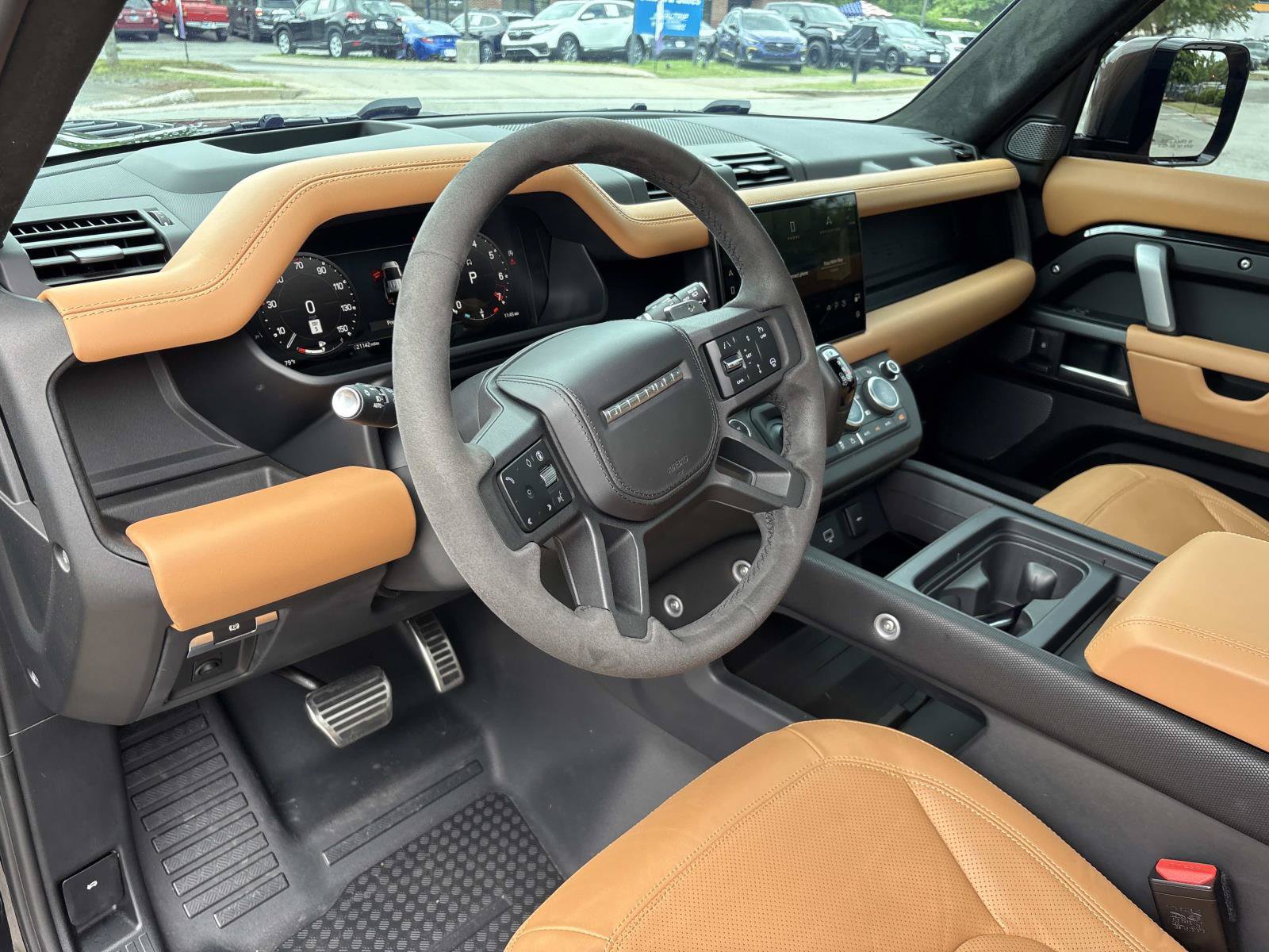 Used 2024 Land Rover Defender 110 V8 AWD/4WD image 19