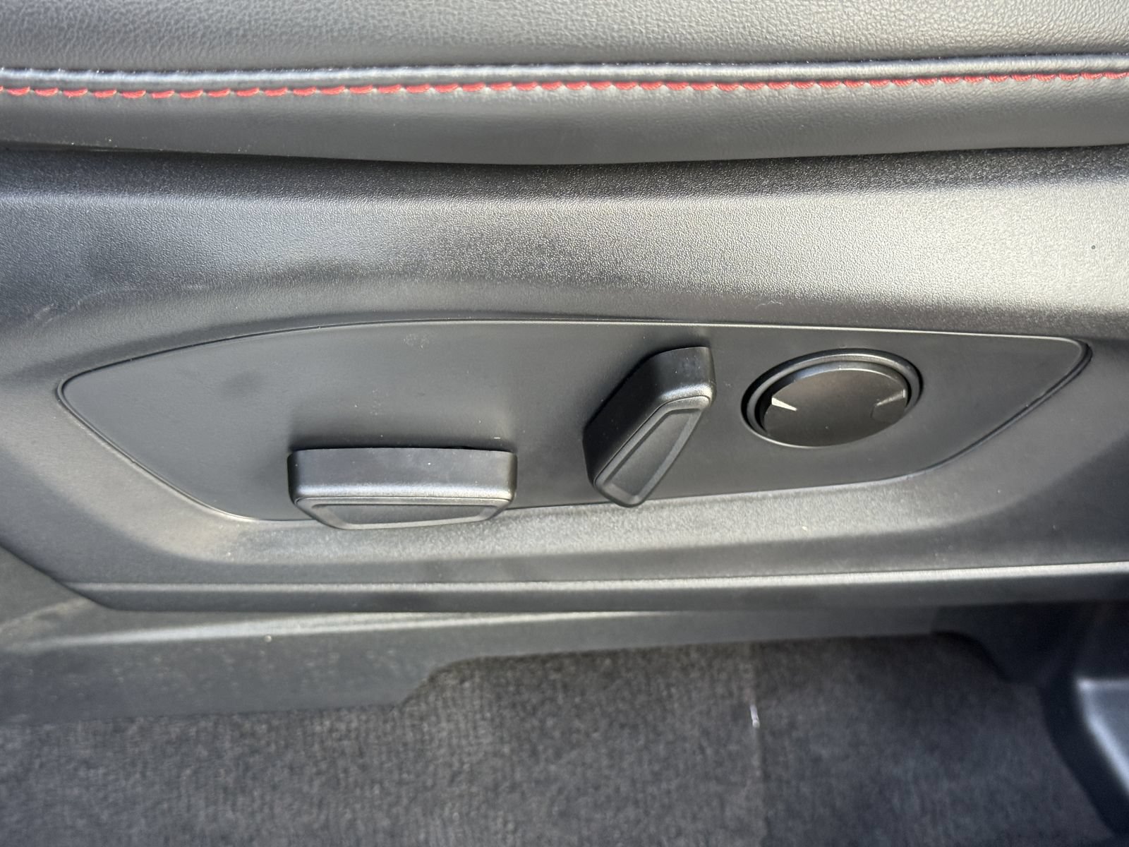 Used 2025 Ford Explorer ST-Line RWD image 27