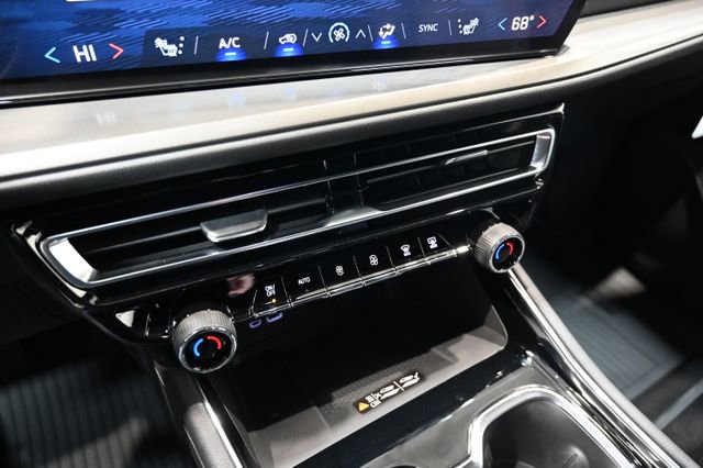 New 2026 Chevrolet Traverse LT image 18