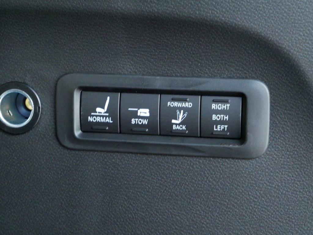 New 2026 Chrysler Pacifica Pinnacle image 26