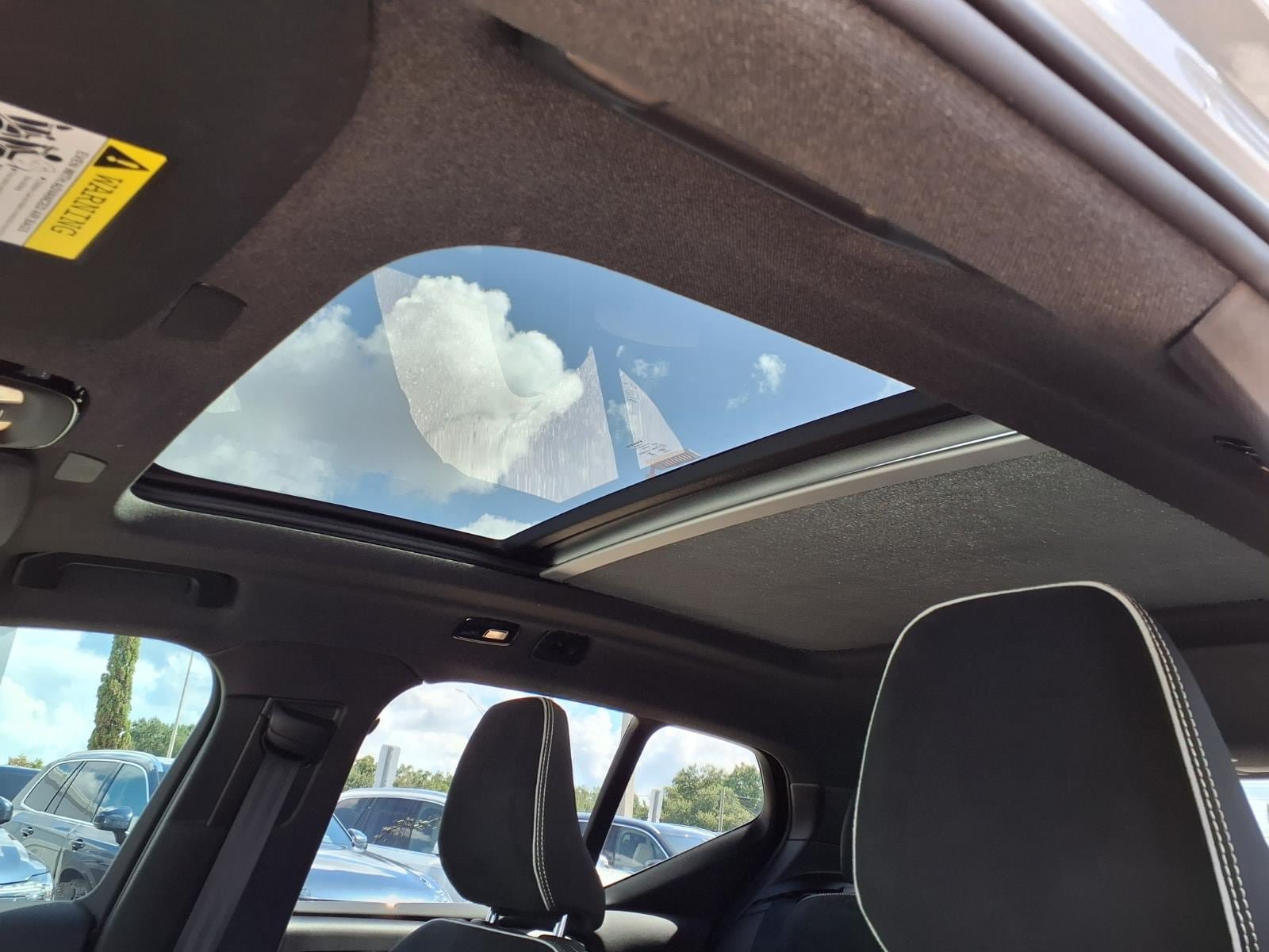 Certified 2025 Volvo XC40 B5 Ultra AWD/4WD image 24