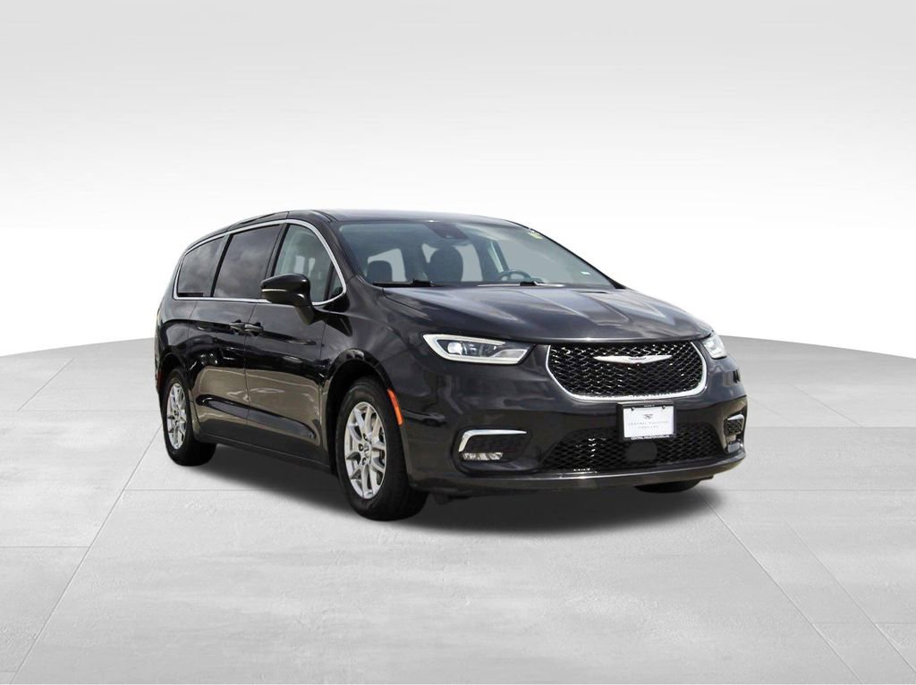 Used 2023 Chrysler Pacifica Touring-L