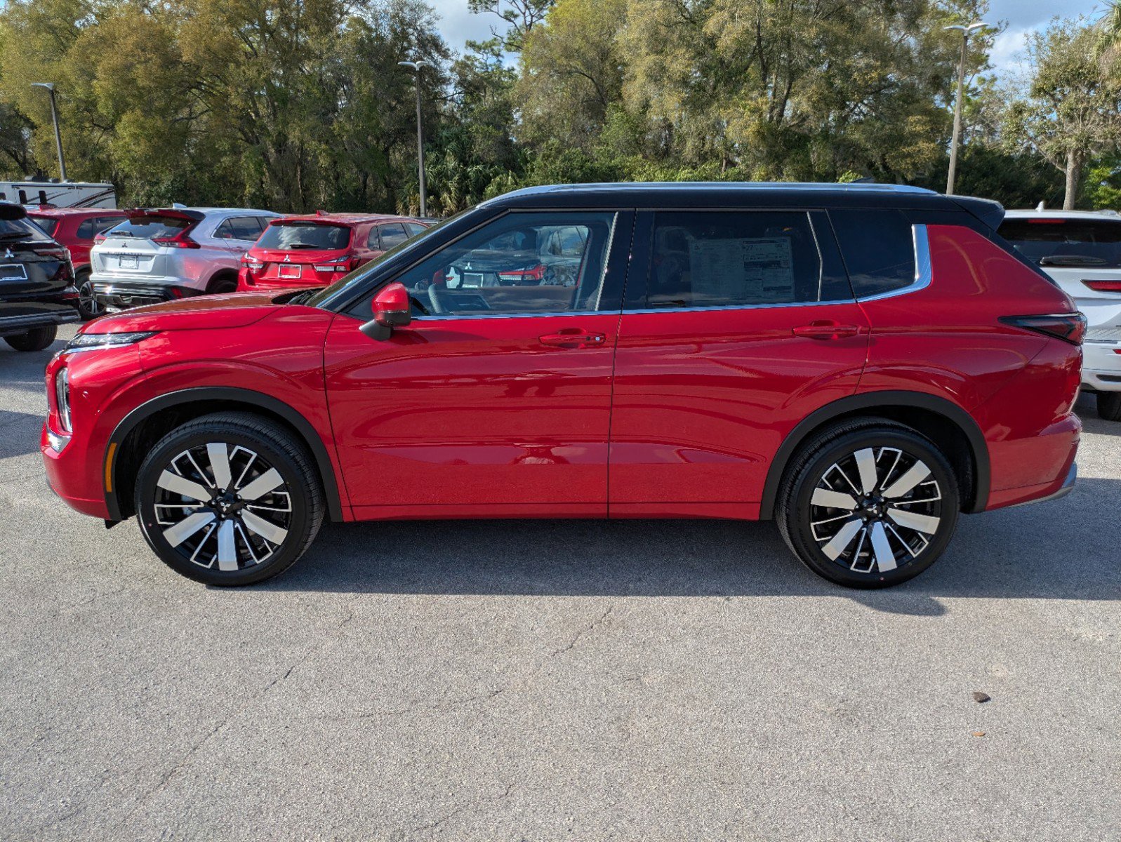 New 2025 Mitsubishi Outlander SEL image 7