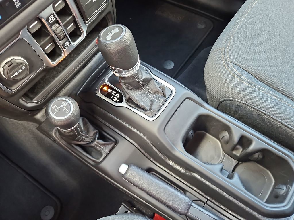 Used 2025 Jeep Wrangler Unlimited Sahara image 21