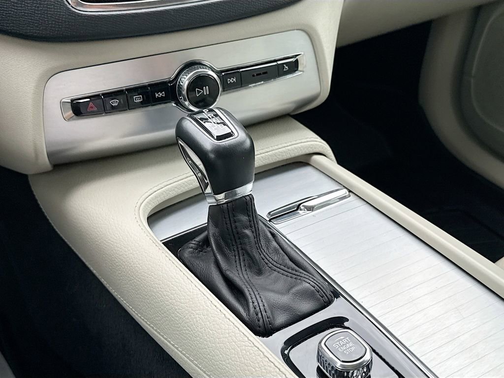 Used 2018 Volvo XC90 T6 Momentum w/ Convenience Package AWD/4WD image 28