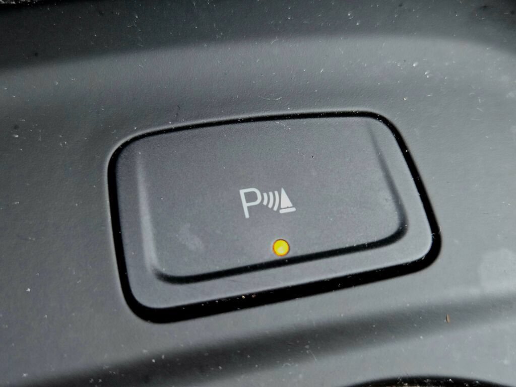 Used 2023 Chevrolet Equinox RS w/ LPO, Floor Liner Package FWD image 31