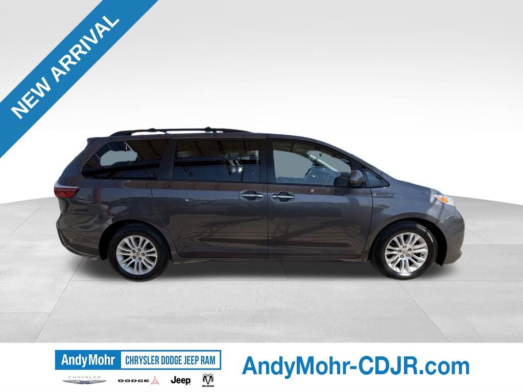 Used 2015 Toyota Sienna XLE FWD image 8