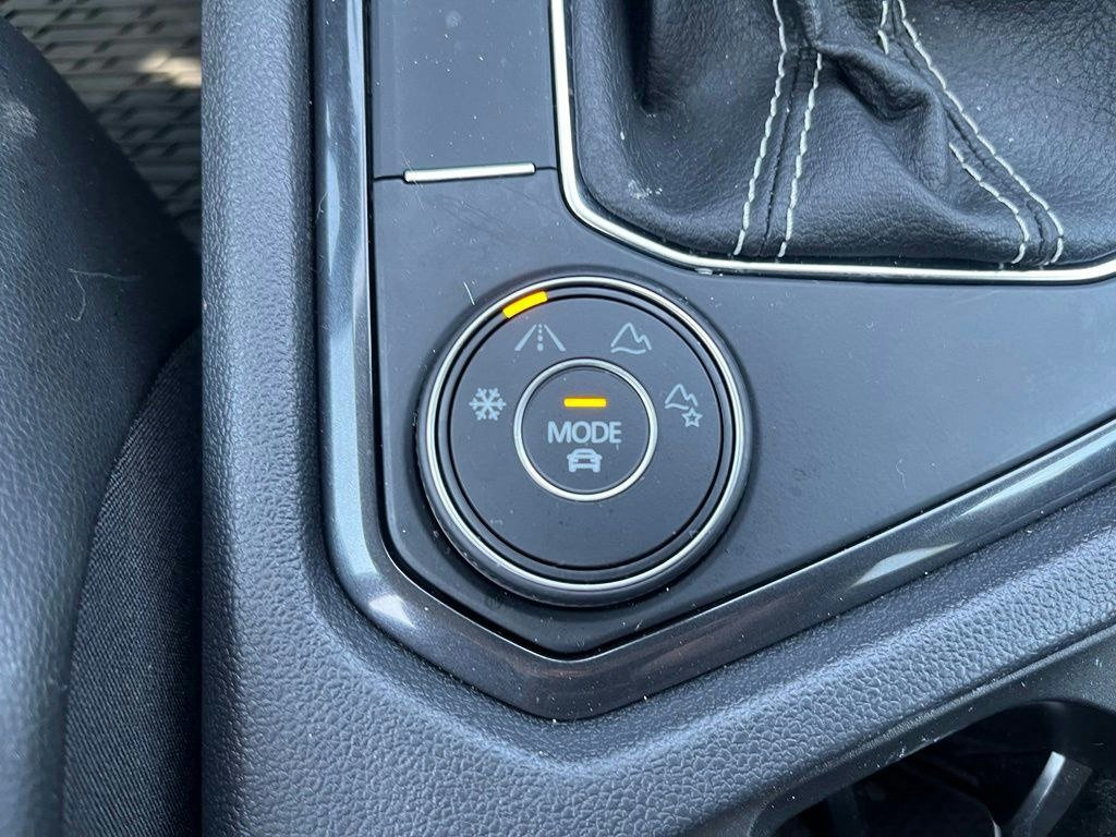 Certified 2024 Volkswagen Tiguan SE AWD/4WD image 15