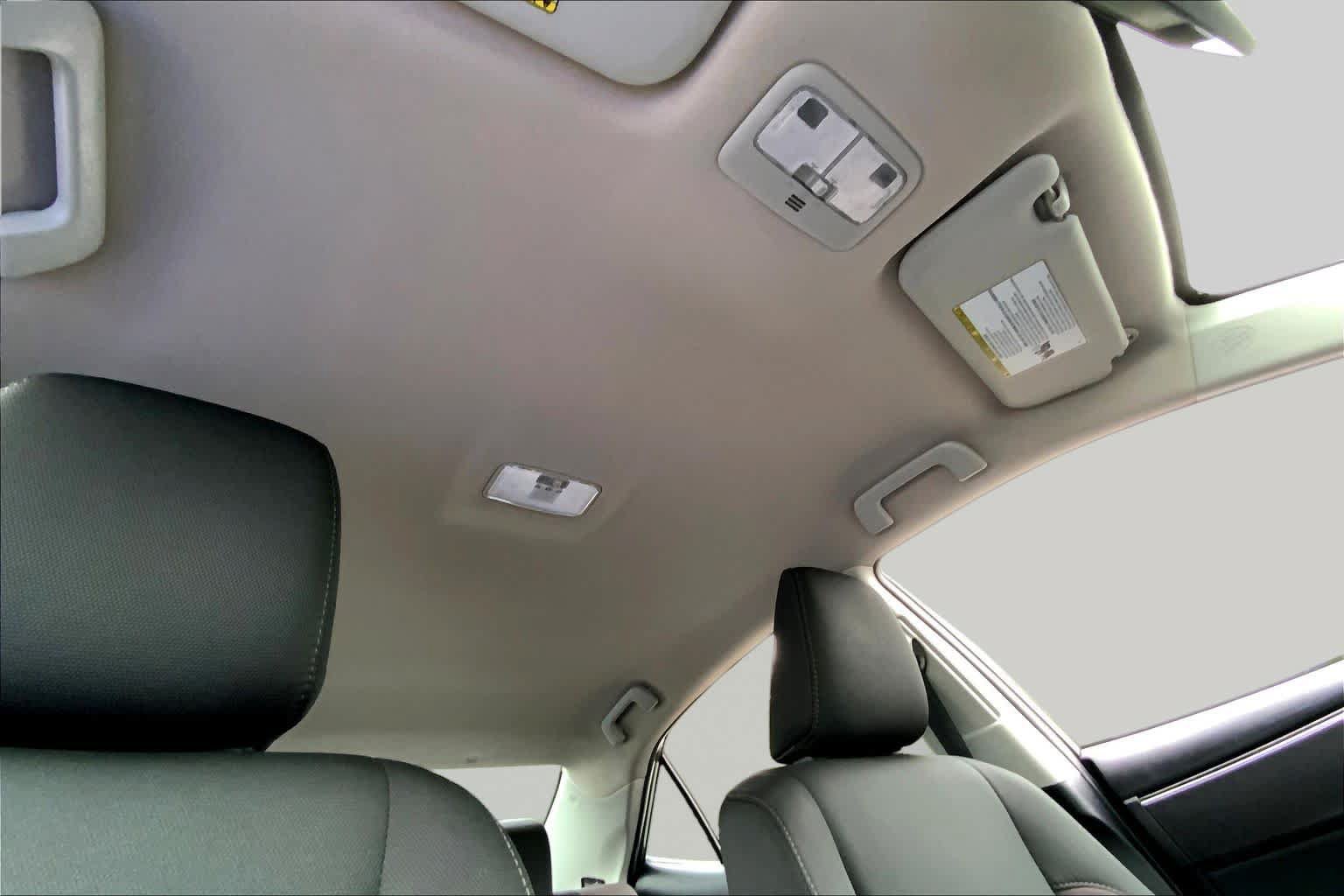 Used 2018 Toyota Corolla LE FWD image 14
