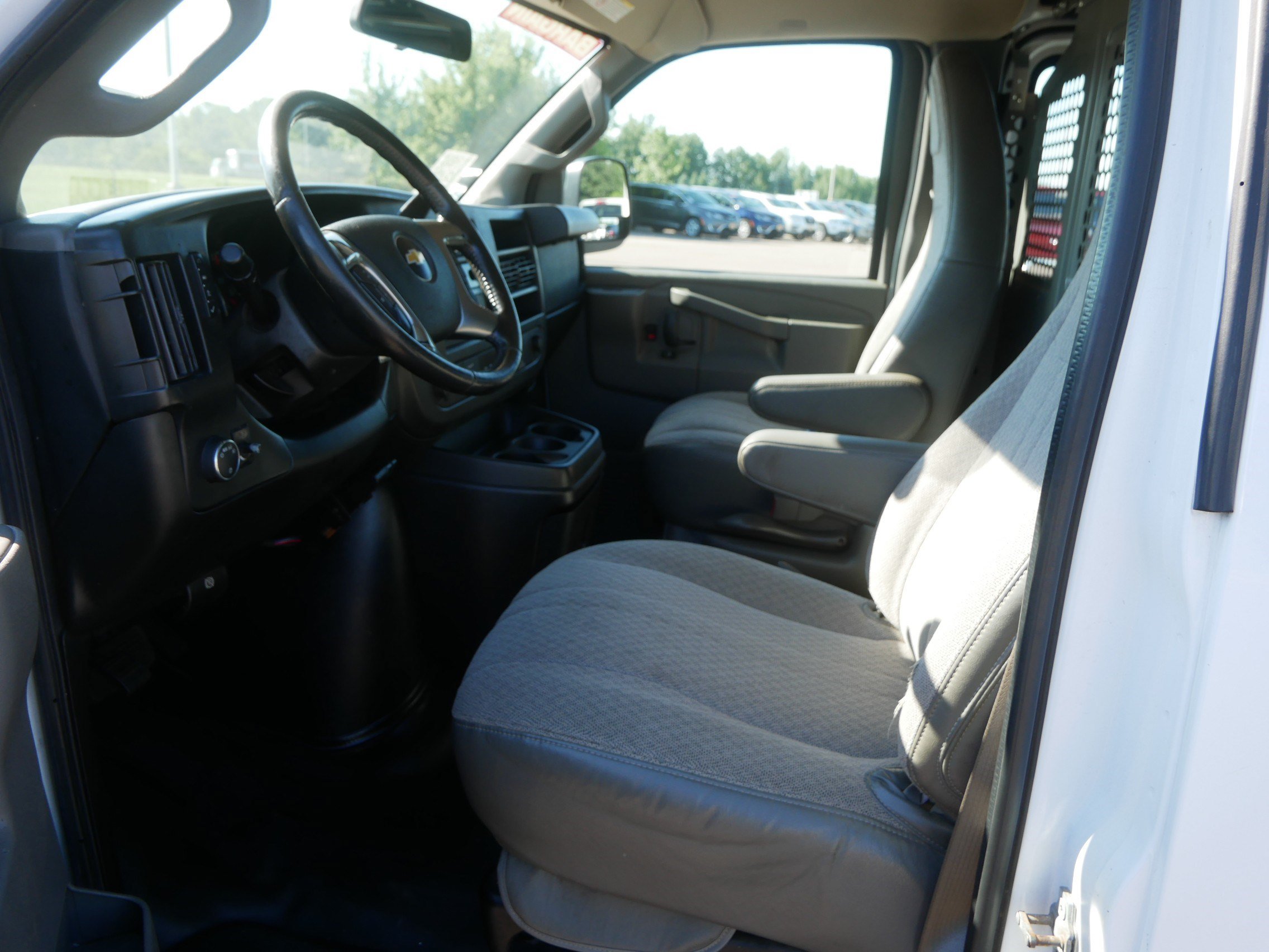 Used 2016 Chevrolet Express 3500 Extended RWD image 11