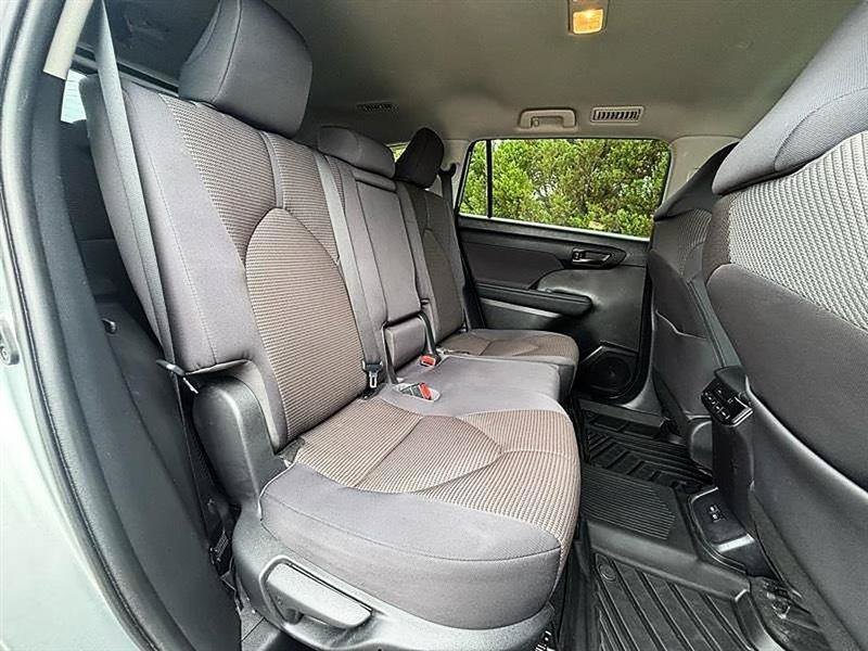 Used 2023 Toyota Highlander LE FWD image 46