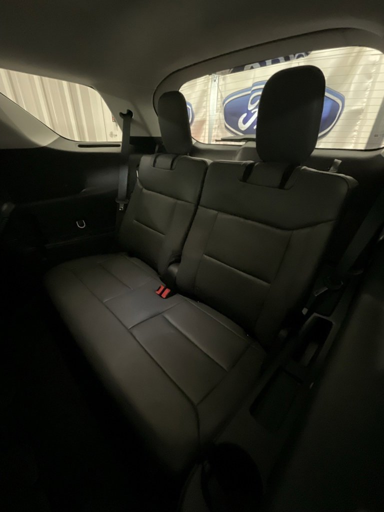 Used 2025 Ford Explorer Active w/ Active Comfort Package image 12
