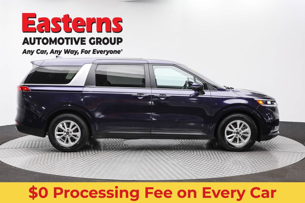Used 2024 Kia Carnival LX FWD image 4