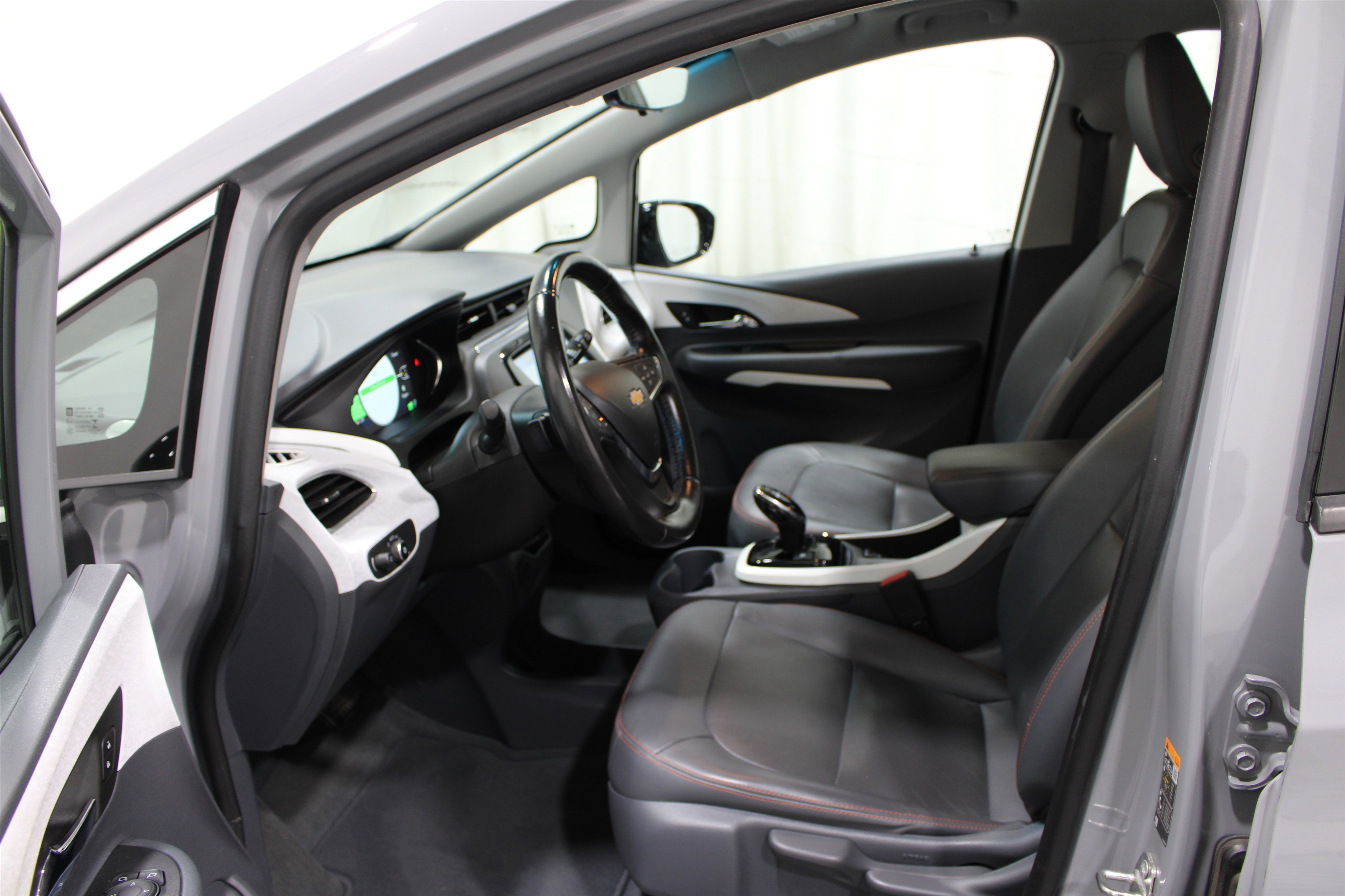Used 2020 Chevrolet Bolt Premier w/ Infotainment Package FWD image 3
