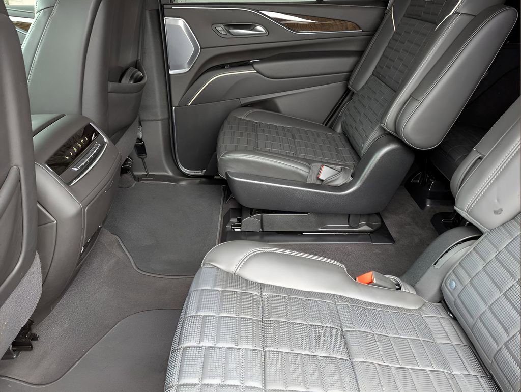 Used 2024 Cadillac Escalade Sport Platinum w/ LPO, ONYX Package image 27