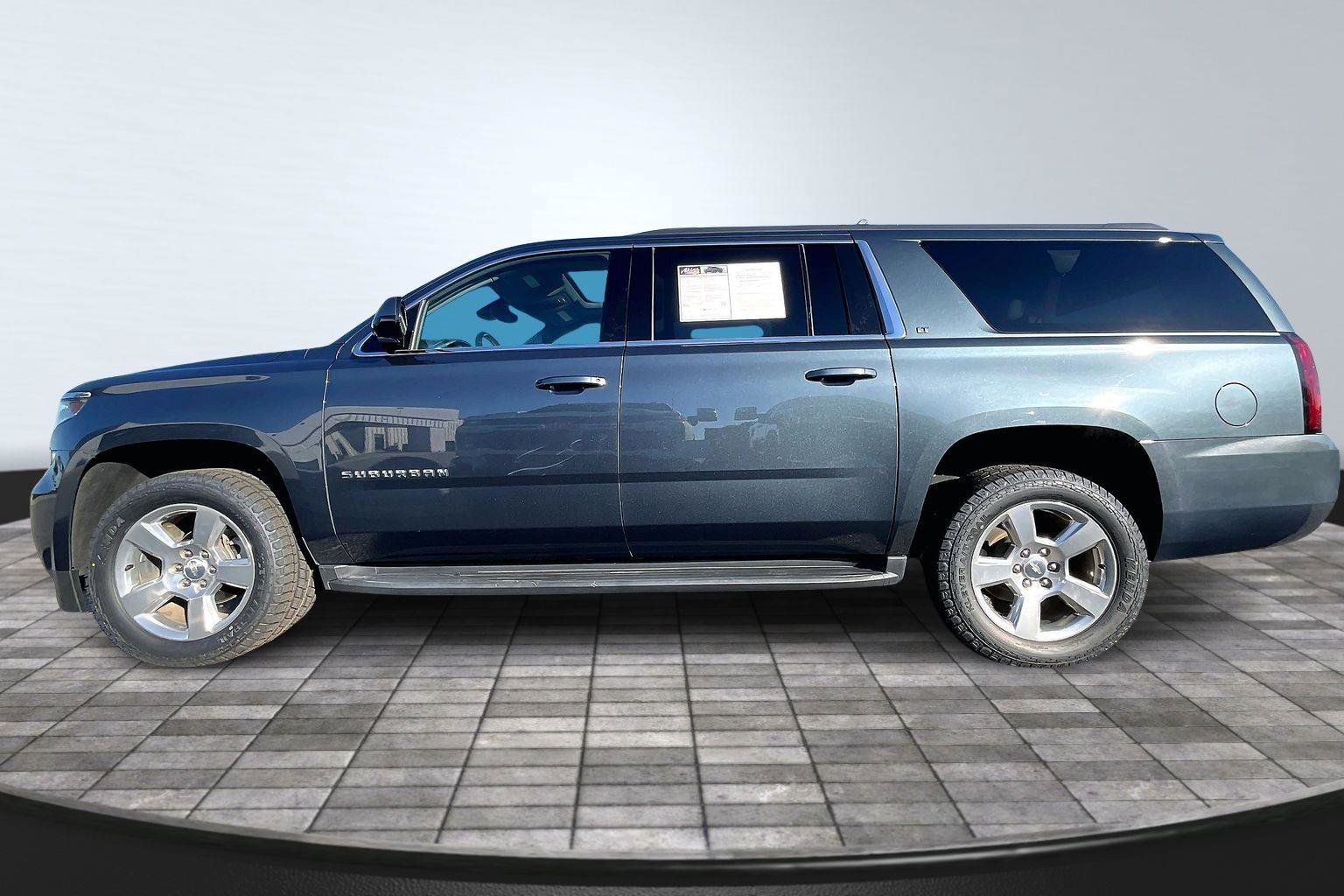 Used 2019 Chevrolet Suburban LT image 15